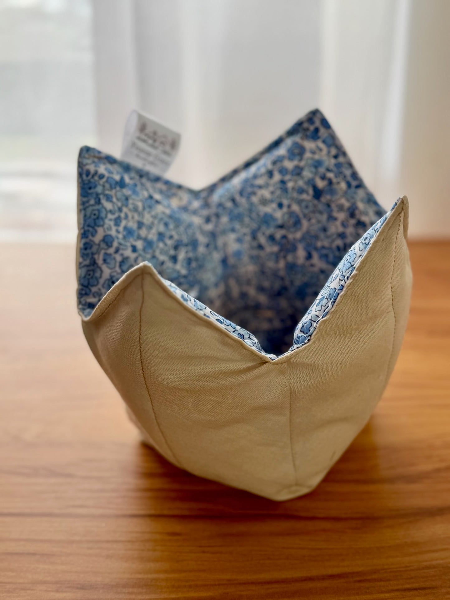 Pint Hugger - Beige & Blue Floral